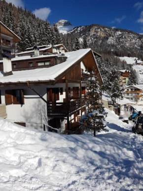 Гостиница Appartamento panoramico Campitello di Fassa  Кампителло